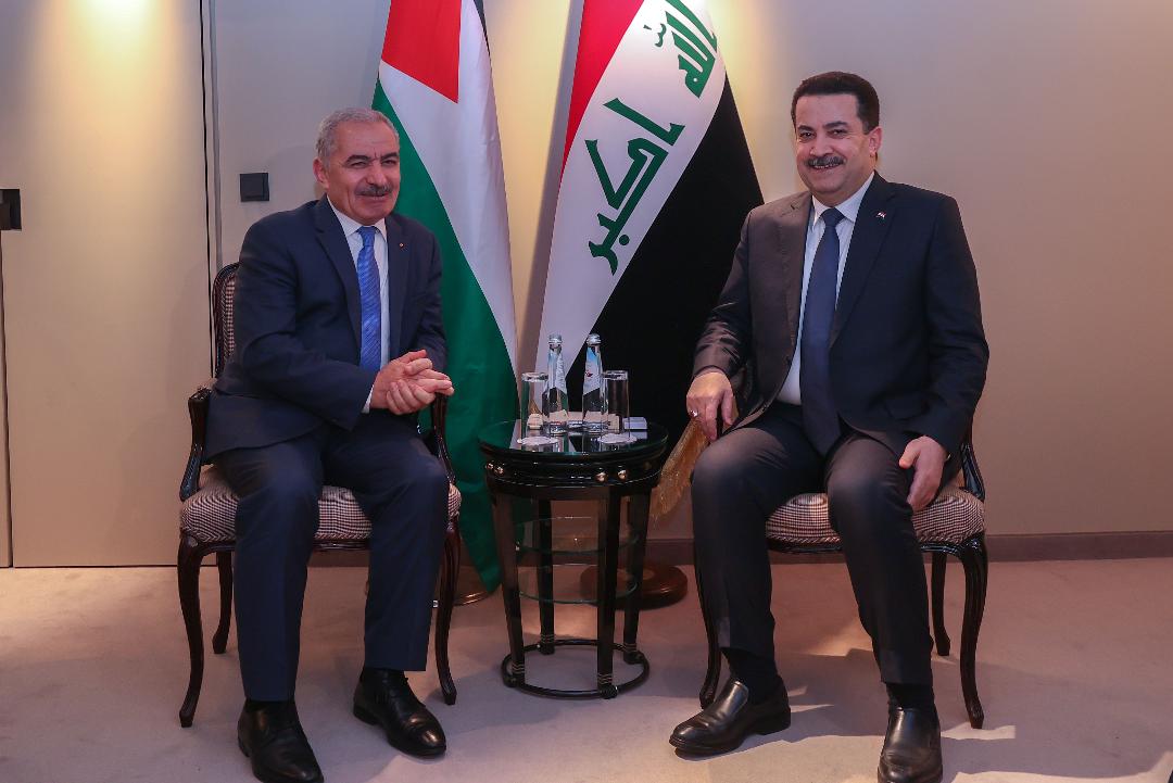 رئيس الوزراء محمد اشتية خلال لقائه نظيره العراقي محمد شياع السوداني على هامش مشاركته في مؤتمر ميونخ للأمن